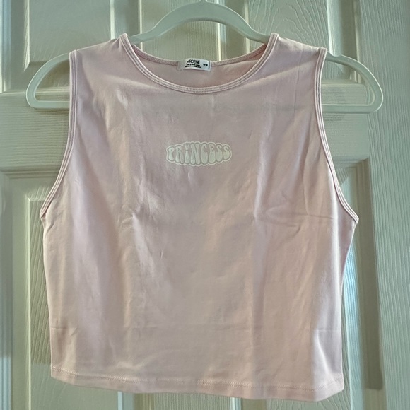Cute Princess Pink top ! Never worn 💝 - Picture 2 of 3